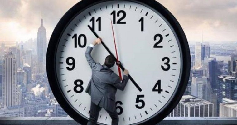 هجوم عوني “عالساعة”..!