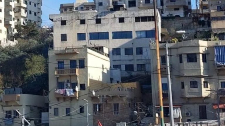 ابنية متصدعة أبنية