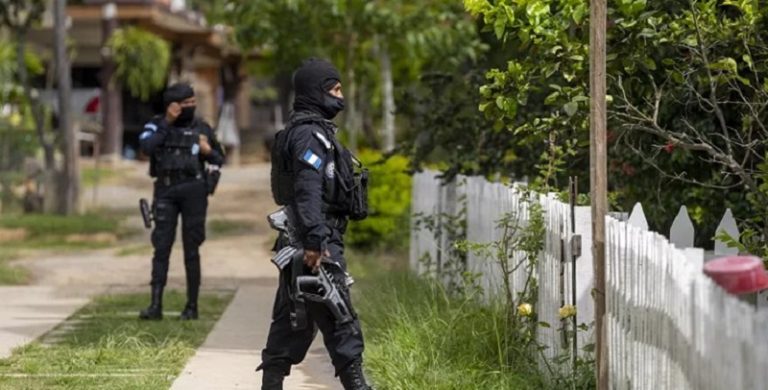 مقتل 10 مكسيكيين بهجوم على مقهى ليلي