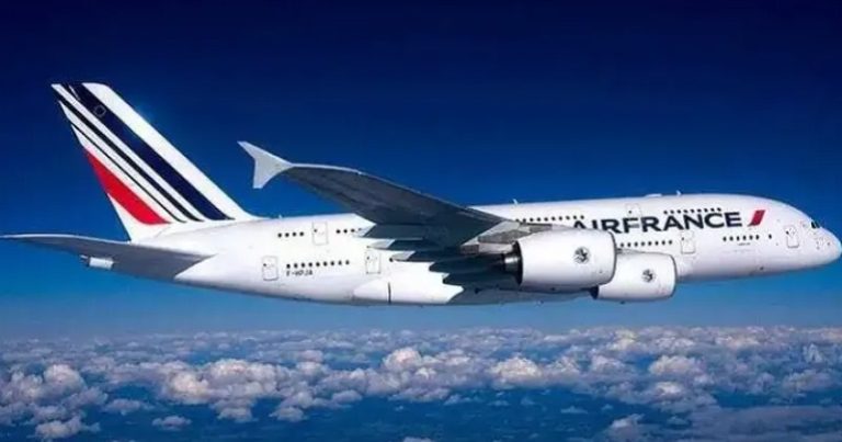 بسبب الإضراب.. إلغاء 20% من الرحلات الجوية الفرنسية