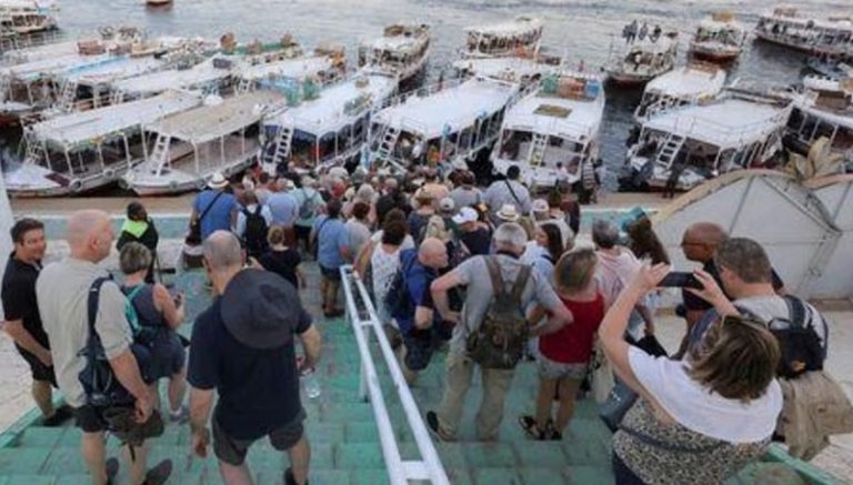 مصر تمنح الإيرانيين تأشيرات دخول لدى وصولهم سيناء