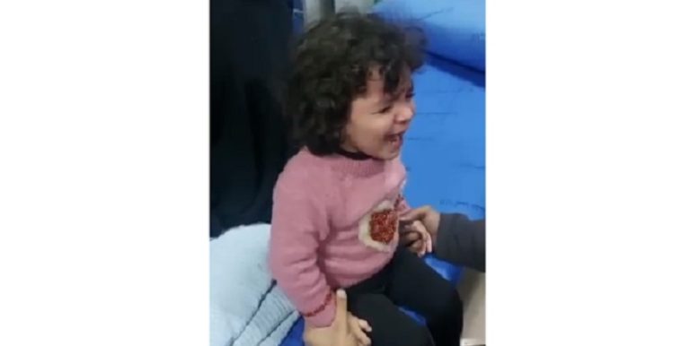 بالفيديو: إصابة أطفال ومسنين بهجوم مستوطنين على حوارة