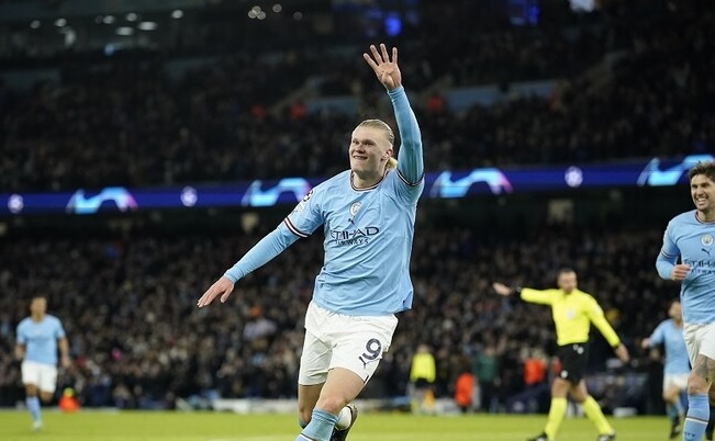 خماسية تاريخية لـ”هالاند” تُدخله التاريخ وتنقل السيتي لربع نهائي دوري الابطال