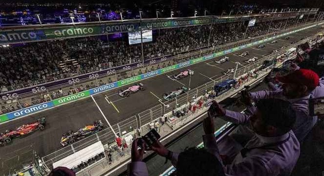 هل يقام سباق السعودية للفورمولا1 تحت جو ماطر؟ اليكم التفاصيل