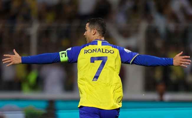 رونالدو يُشيد بدوري كرة القدم السعودي