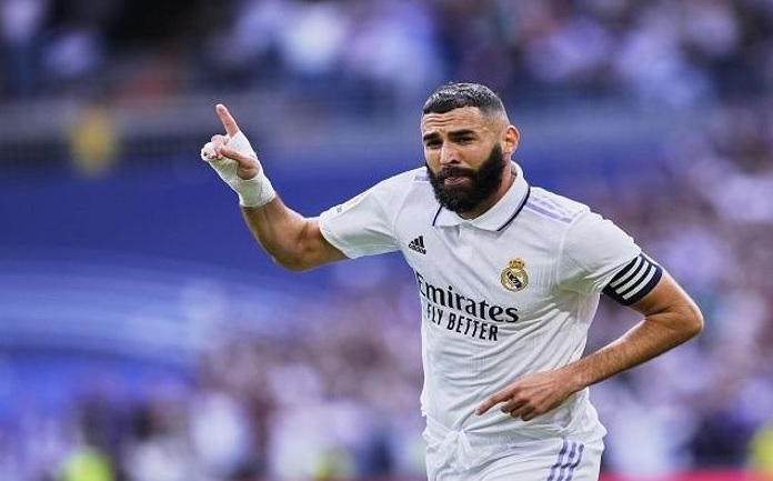 بنزيما على رادار روما الايطالي