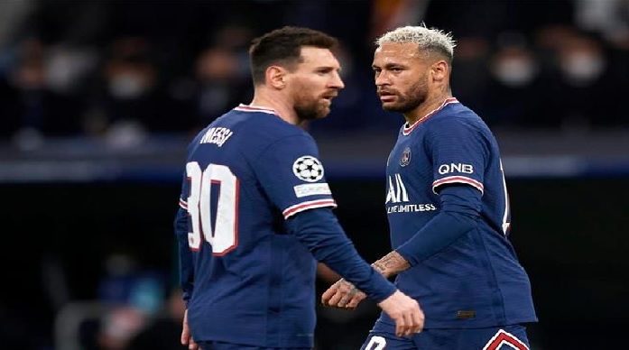 نجوم باريس سان جيرمان تحت المجهر.. ميسي ونيمار خارج الفريق؟