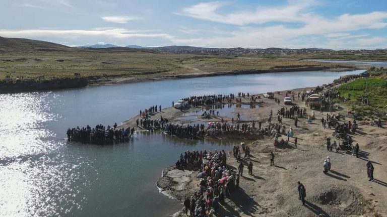 جنود فرّوا من المتظاهرين إلى النهر.. فماتوا غرقاً!