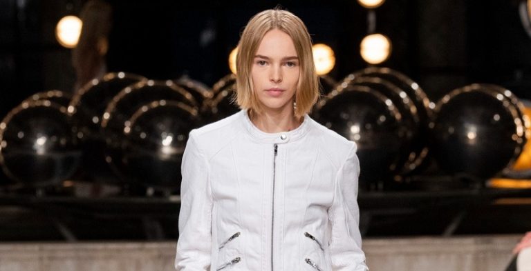 أفكار غير تقليدية لتنسيق جاكيت الجلد البيضاء في موسم الربيع