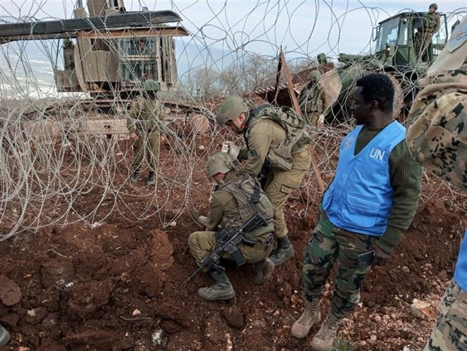 جيش العدو يستكمل تثبيت سياج معدني على الحدود