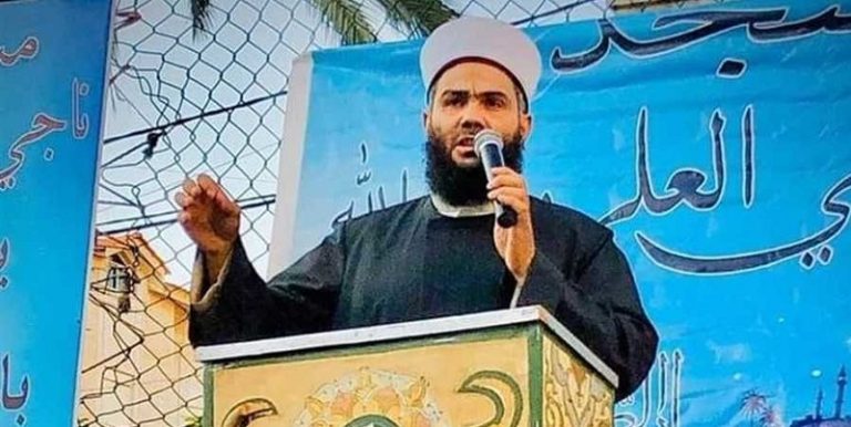 إطلاق نار على شيخ أمام مسجد في سبلين!