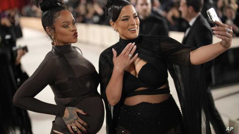 “الفستان العاري”.. نجم السجادة الحمراء في “اوسكار 2023”