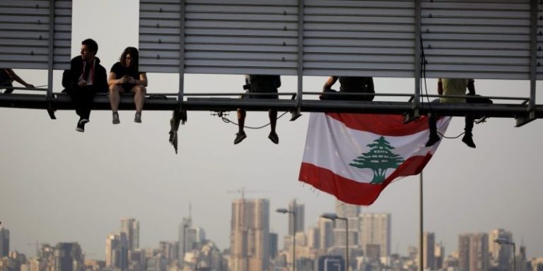 لبنان “متعدد الجنسيات” سياسياً.. والجميع ينتظر الـ”ألو”!