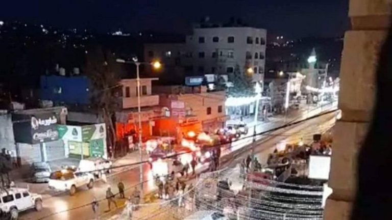 بالفيديو: إصابة 3 جنود صهانية بعملية إطلاق نار في حوارة