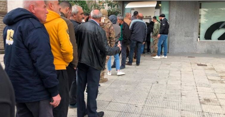 إضراب المصارف يعطل “صيرفة” جزئياً