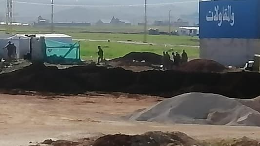 الجيش يداهم مخيمات للنازحين السوريين في الطيبة- بعلبك