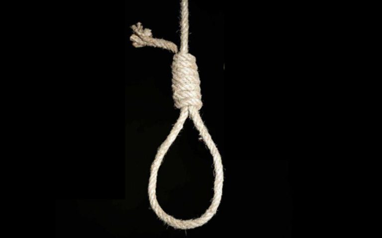شك بزوجته.. فقتل طفليه وانتحر!