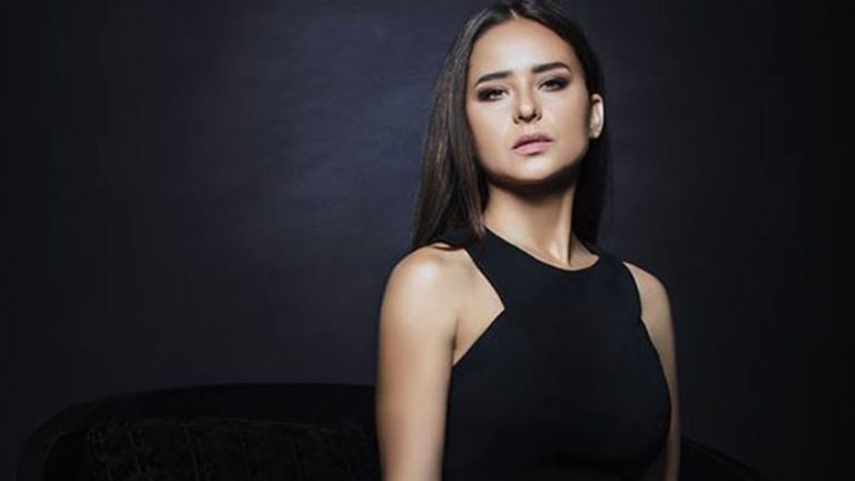 نصيحة من نيللي كريم لنفسها: “كل حاجة بتعدي”