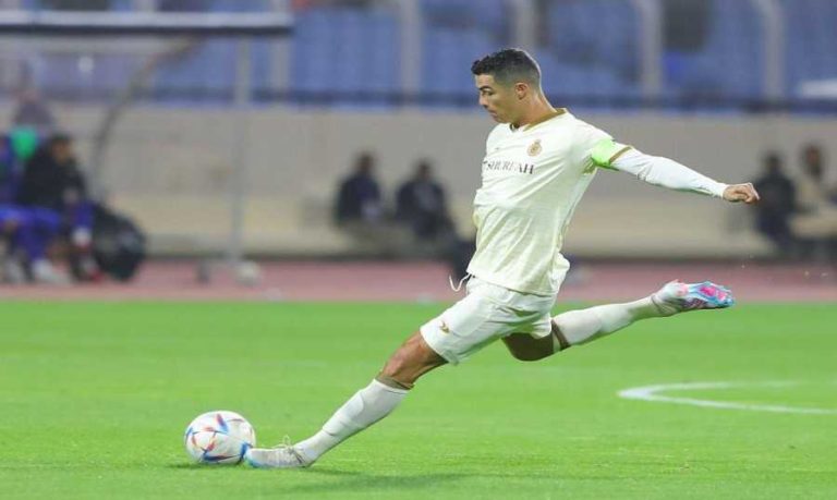 بالفيديو.. رونالدو غاضب بعد الخسارة في الدوري السعودي