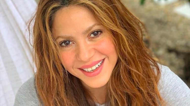 بالصور.. لماذا بكت شاكيرا؟