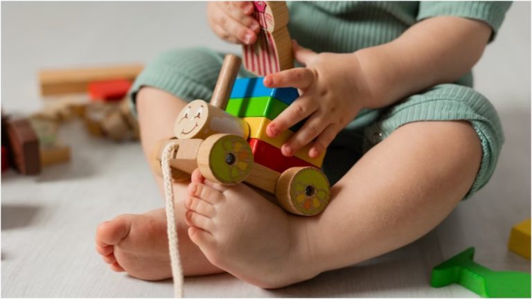 كيف تعرفين أن طفلك صار مستعدا للذهاب إلى الحضانة؟