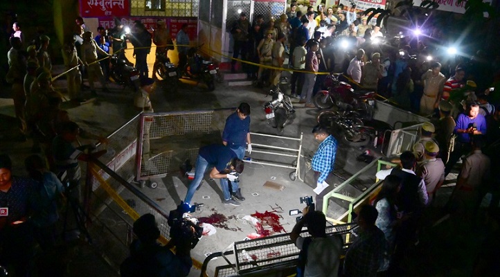 بالفيديو.. مسلحون يقتلون سياسياً وشقيقه في بث مباشر على التلفزيون!