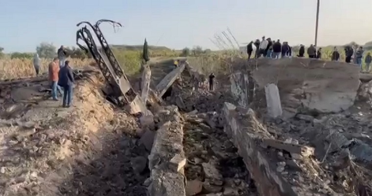 بالصور.. أضرار العدوان الاسرائيلي في محيط مخيم الرشيدية