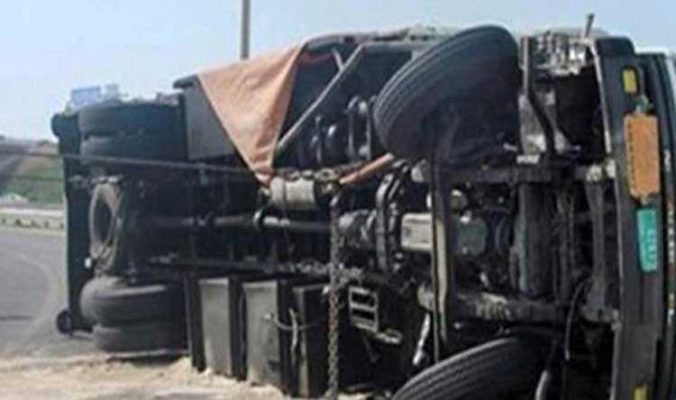 انقلاب شاحنة محملة بالمازوت في الغازية