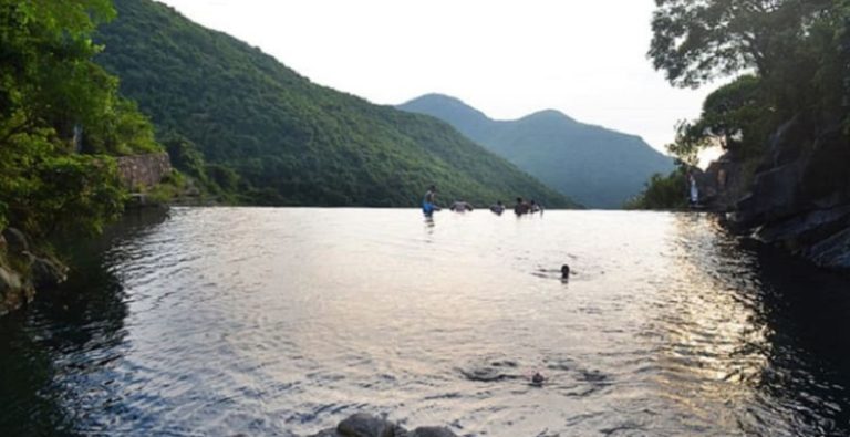 بحيرة هونغ كونغ الصين