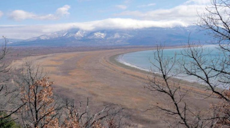 تغير المناخ يهدد أقدم بحيرة على وجه الأرض بالجفاف