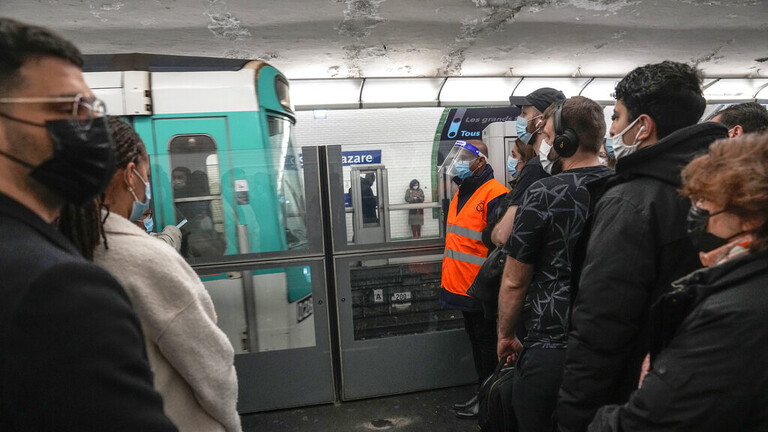 بطريقة صادمة.. مصرع امرأة في مترو باريس