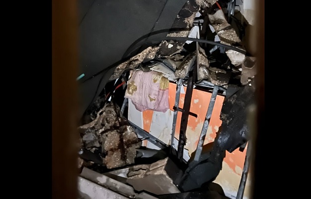 بالصور.. إنهيار سقف مبنى في الأوزاعي