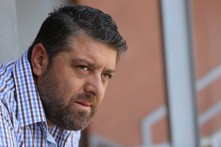 بالصورة: فادي صبيح بمساحيق التجميل.. بمن ذكّر الجمهور؟