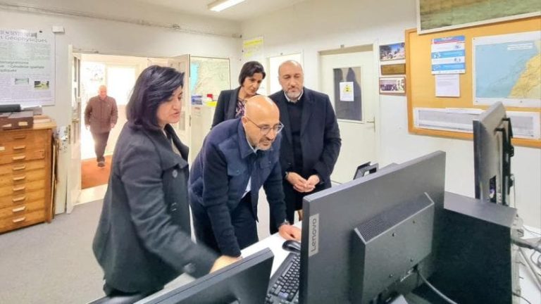 مركز بحنس يرصد إشارات غير منطقية… ما علاقة المقالع بها؟