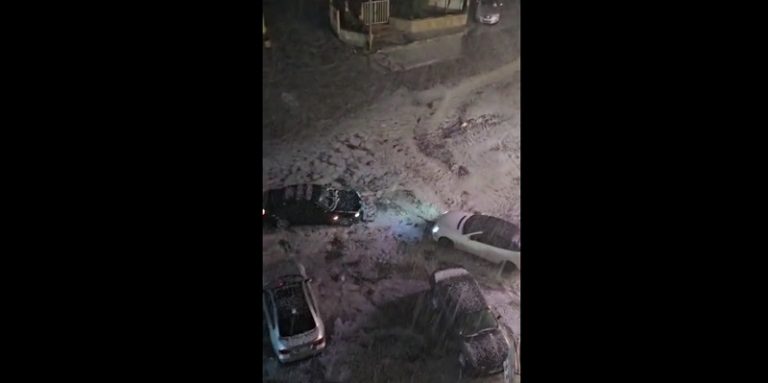 بالفيديو.. إنزلاق سيارات وسيول في الشويفات