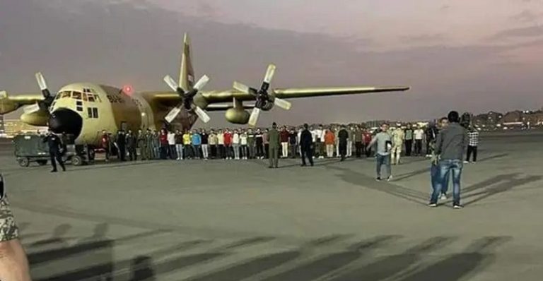 وصول دفعة من الجنود المصريين المحتجزين بالسودان الى القاهرة