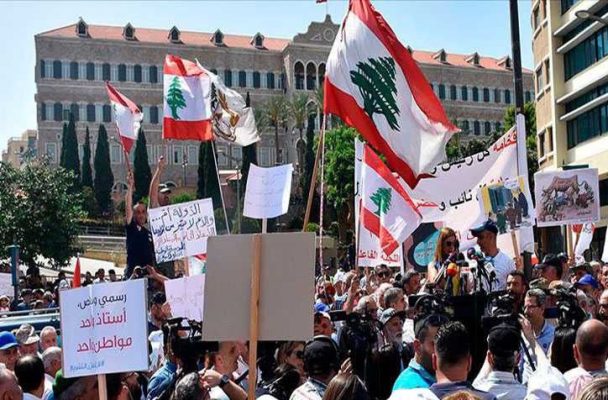 موظفو الادارات العامة يلوحون بمقاضاة الدولة قانونياً