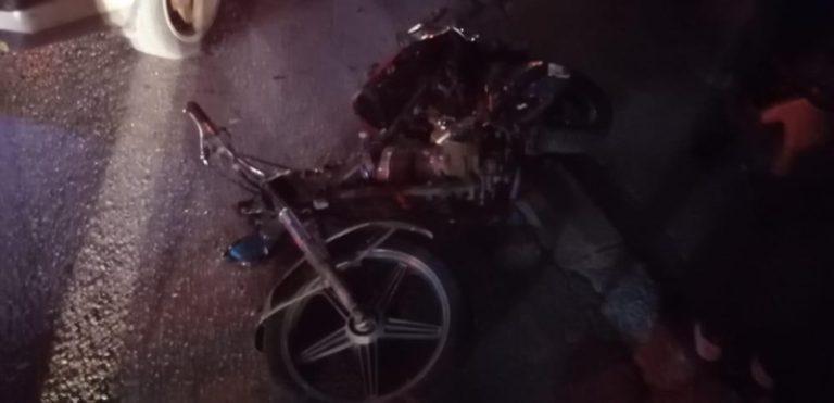 بالصور.. 3 جرحى بحادث بين دراجتين في الميناء