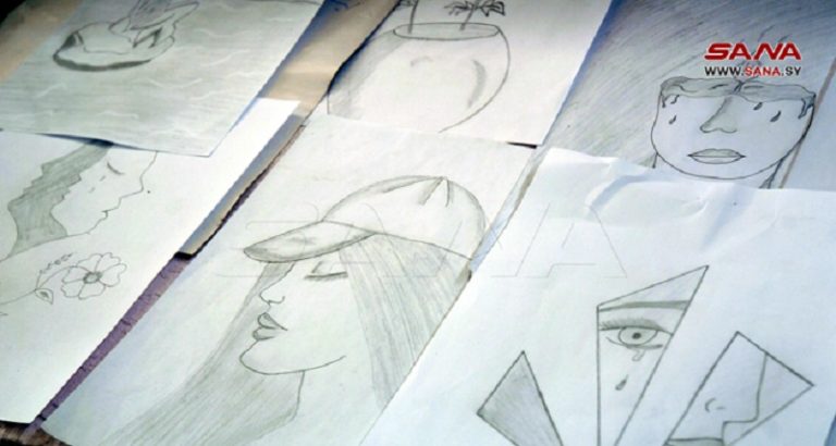 شاب سوري يتحدى إعاقته بالرسم