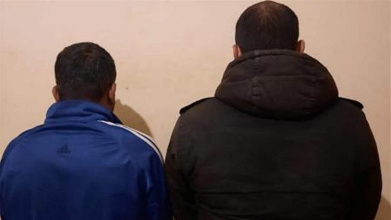 توقيف عصابة تنقل سيارات مسروقة إلى سوريا