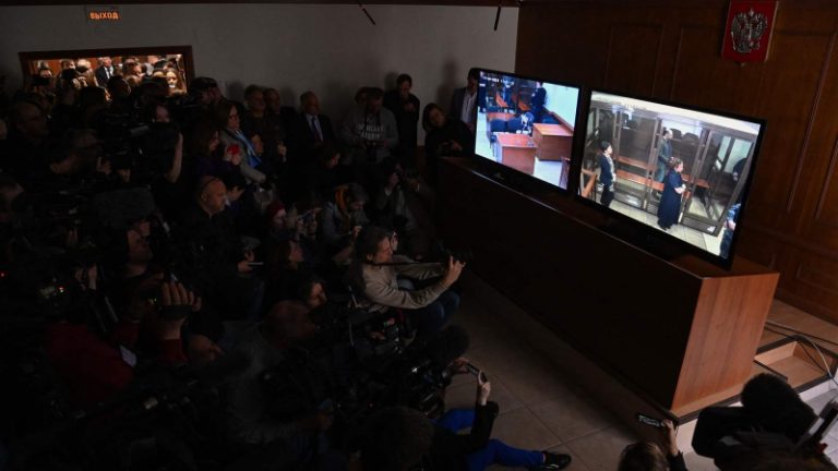 الحكم على معارض روسي 25 عاماً بالسجن بتهمة “الخيانة العظمى”