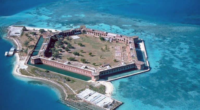 قواعد عسكرية