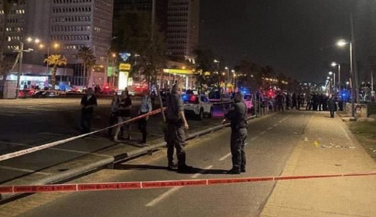 بالفيديو: قتلى وإصابات بعمليتي دهس وإطلاق نار في تل أبيب