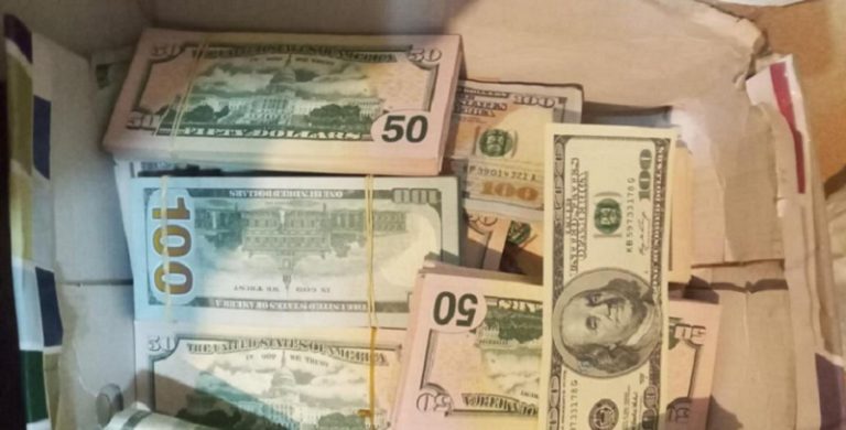 بالصور: ضبط مصنع لتزوير الدولارات في بريتال