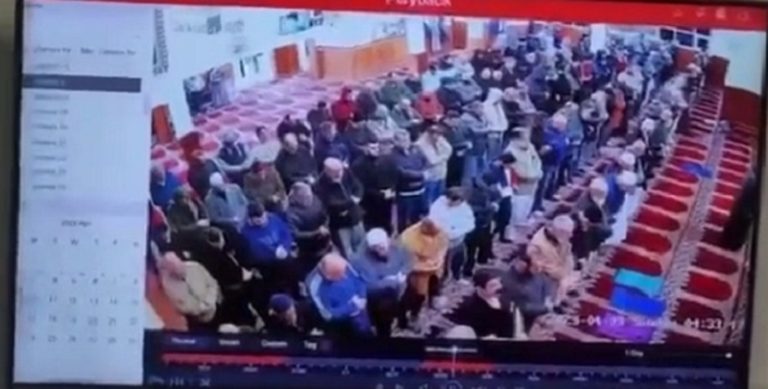 بالفيديو: طعن إمام مسجد أثناء الصلاة في أميركا