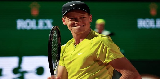 سينر يلقي شفارتزمان خارج بطولة برشلونة للتنس