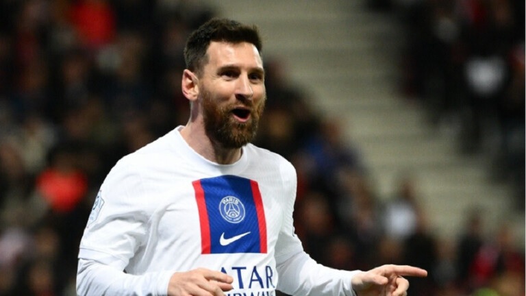 ميسي يفصح لنجوم برشلونة عن موقفه من العودة لـ”البارسا”