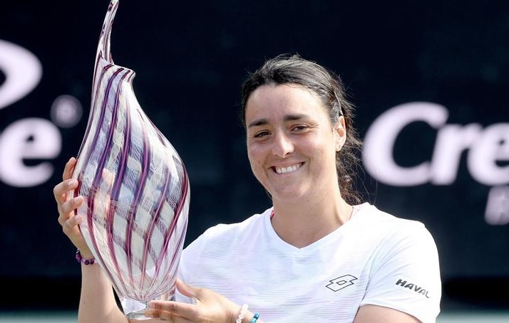 وزيرة السعادة التونسية تلمع بالتألق.. كم تبلغ ثروتها؟