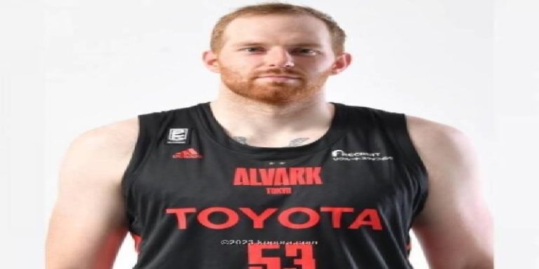 أليكس كيرك بديلا لأوشوفو في الرياضي