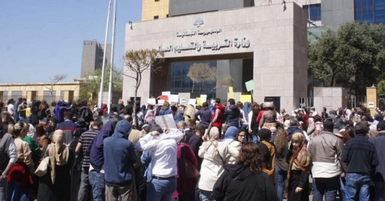 روابط التعليم الرسمي تعلن الإضراب!